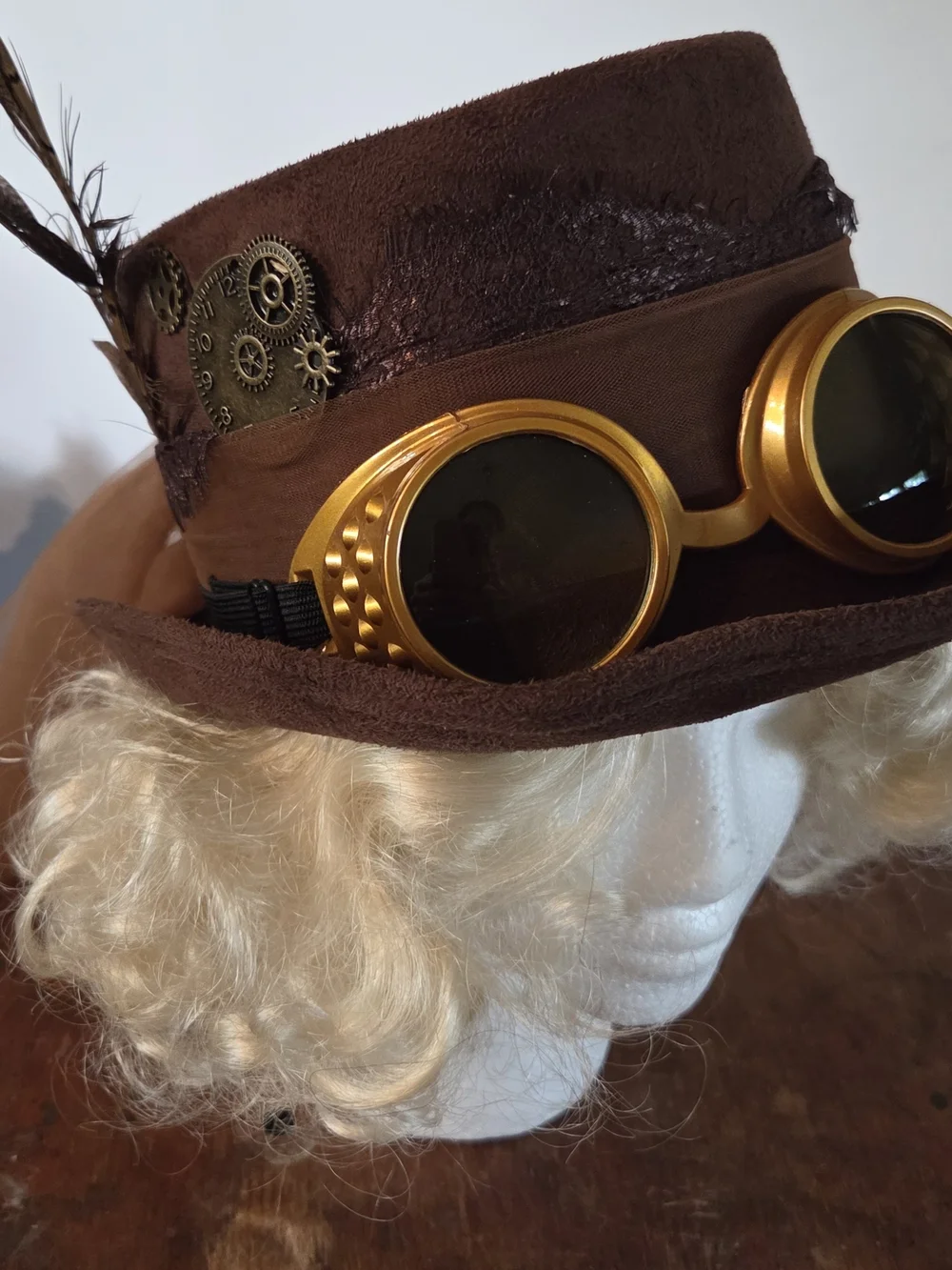 CURATED STYLE- Blonde 20s Style Curly Wig PLUS Brown Steampunk Hat